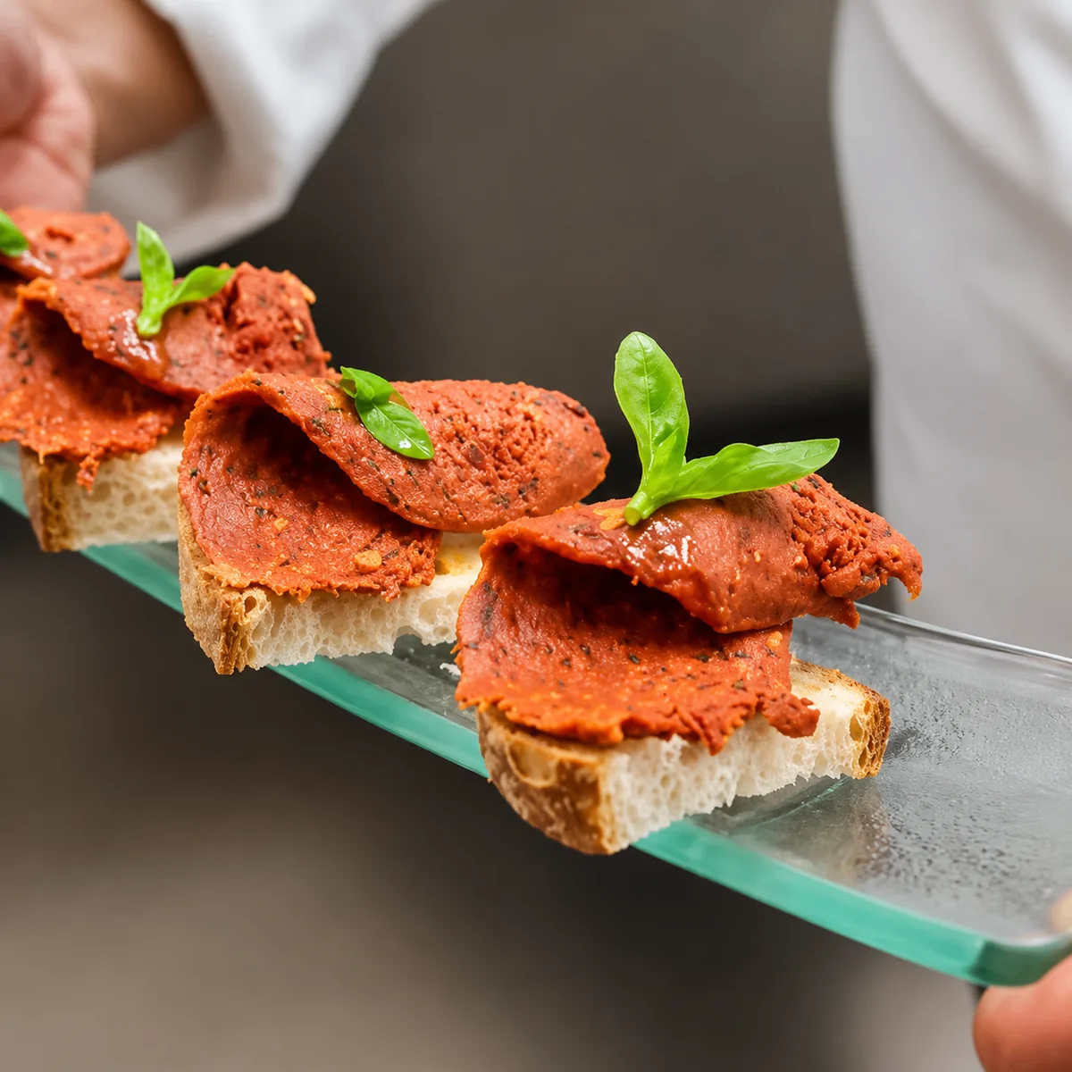 Bruschette con nduja e basilico servite a La Cucina di Giufà